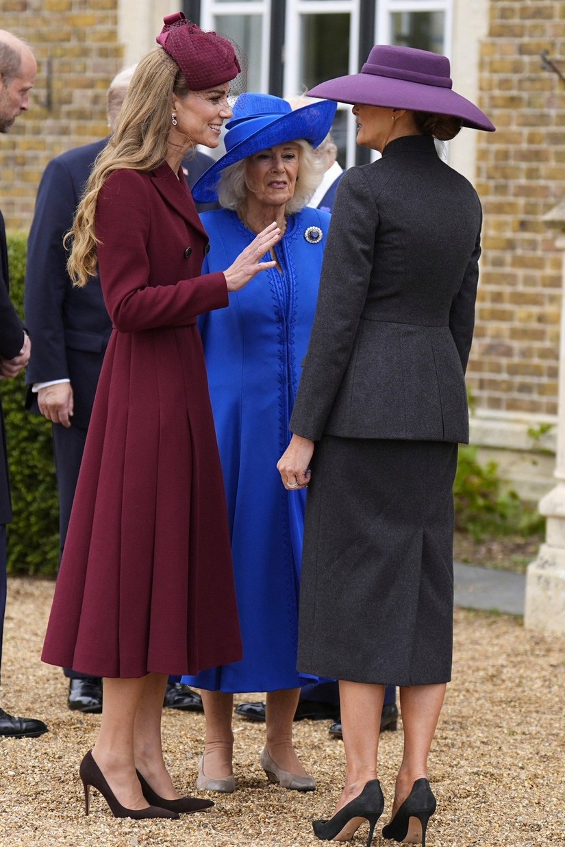 Kate, a Princesa de Gales da Gra-Bretanha, a Rainha Camilla e Melania Trump
